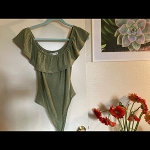 ￼💚Green Off the shoulder Bodysuit ❣️😍